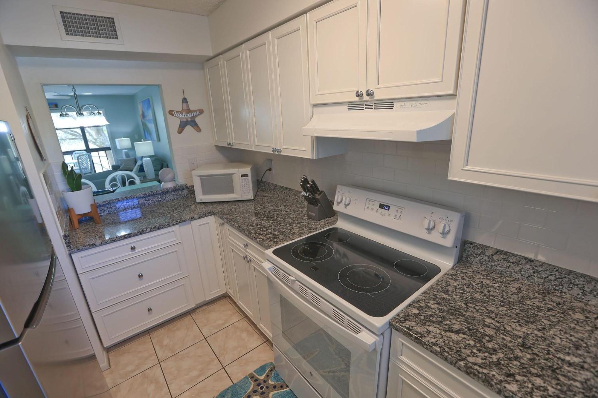 Updated Condo With Pool, Walk To Crescent Beach & Restaurants! Sarasota Exterior photo