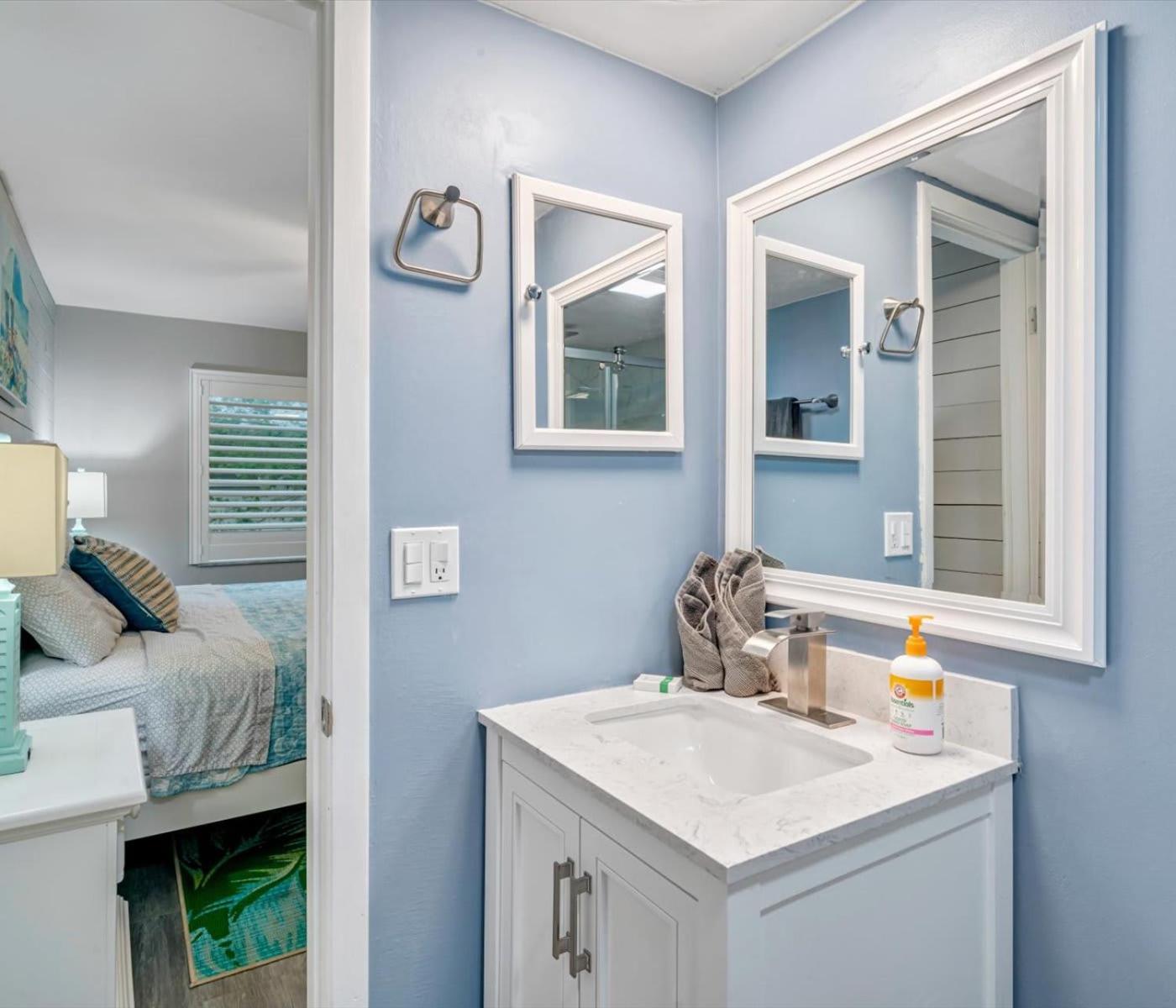 Updated Condo With Pool, Walk To Crescent Beach & Restaurants! Sarasota Exterior photo