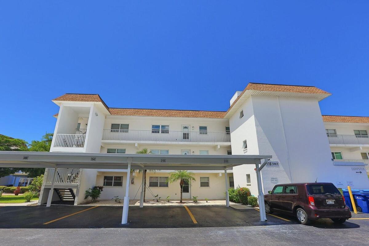 Updated Condo With Pool, Walk To Crescent Beach & Restaurants! Sarasota Exterior photo