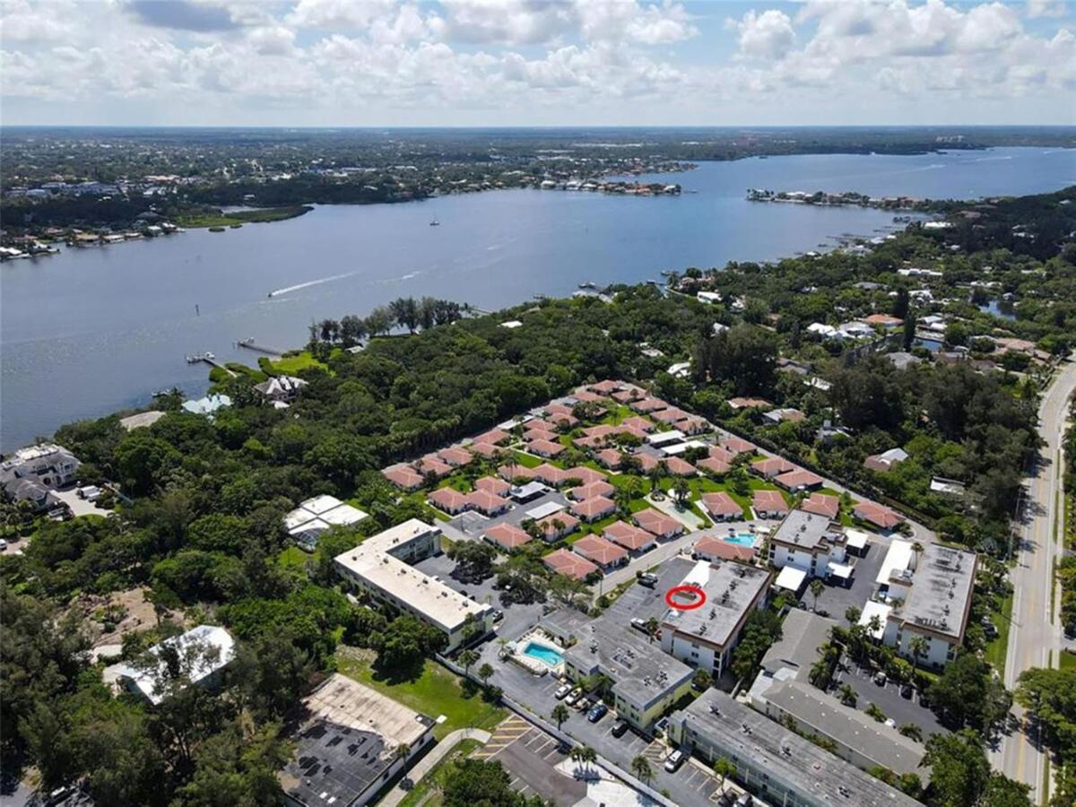 Updated Condo With Pool, Walk To Crescent Beach & Restaurants! Sarasota Exterior photo