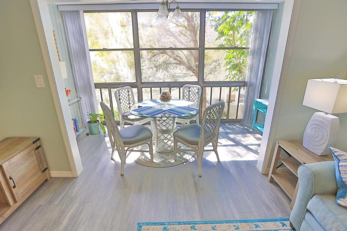Updated Condo With Pool, Walk To Crescent Beach & Restaurants! Sarasota Exterior photo