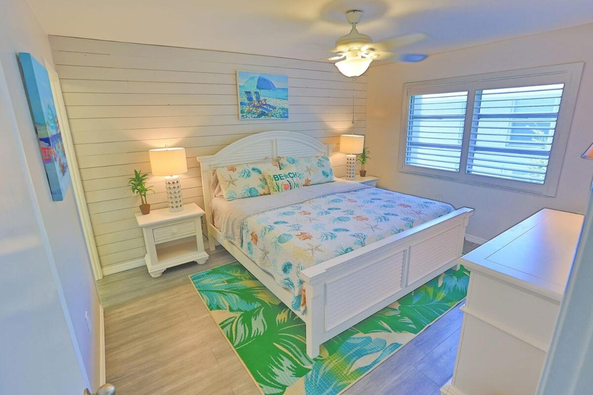 Updated Condo With Pool, Walk To Crescent Beach & Restaurants! Sarasota Exterior photo