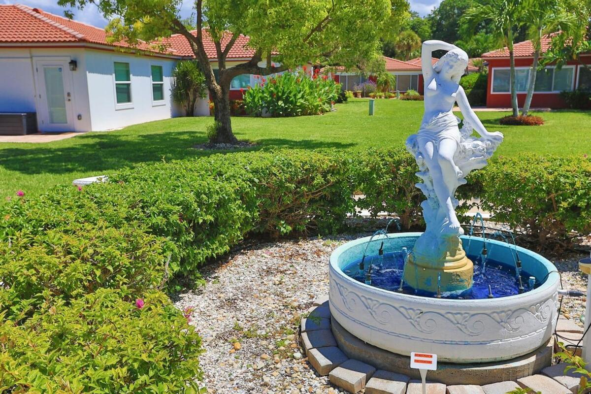 Updated Condo With Pool, Walk To Crescent Beach & Restaurants! Sarasota Exterior photo